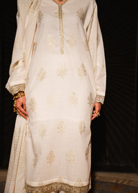 Mehr-e-Zar – Golden Jacquard Three-Piece