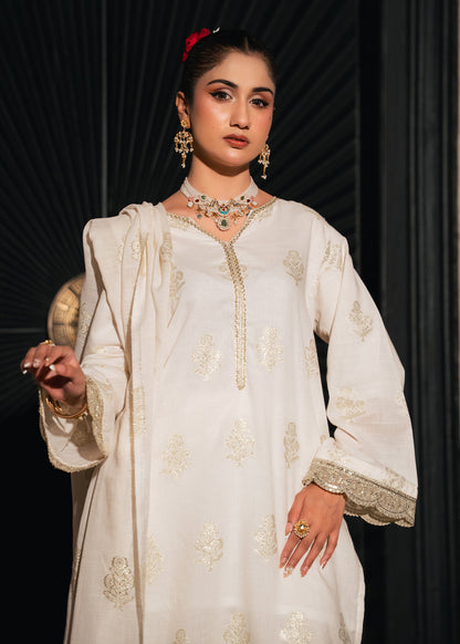 Mehr-e-Zar – Golden Jacquard Three-Piece