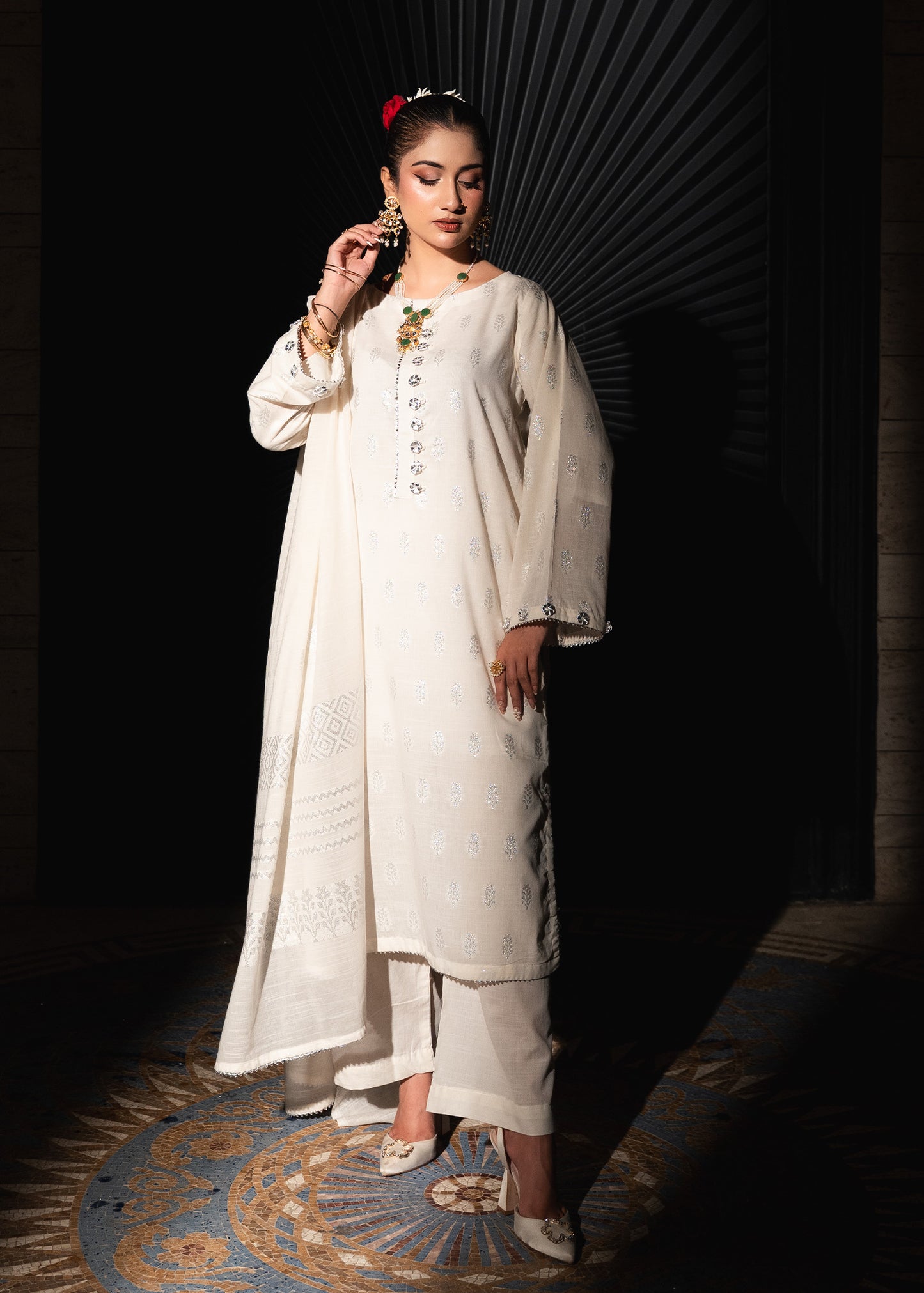 Safa-e-Noor – Silver Jacquard Three-Piece