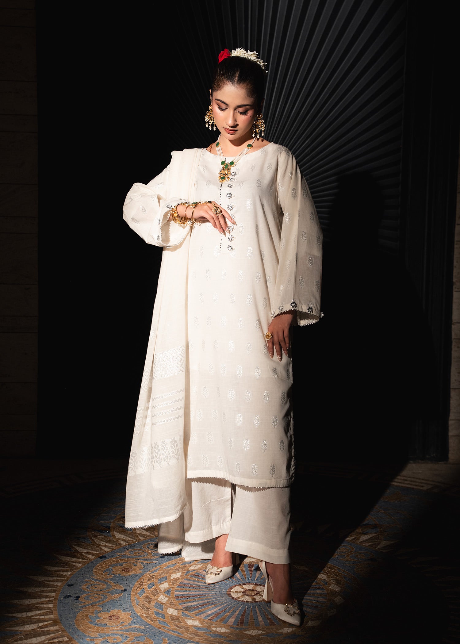 Safa-e-Noor – Silver Jacquard Three-Piece
