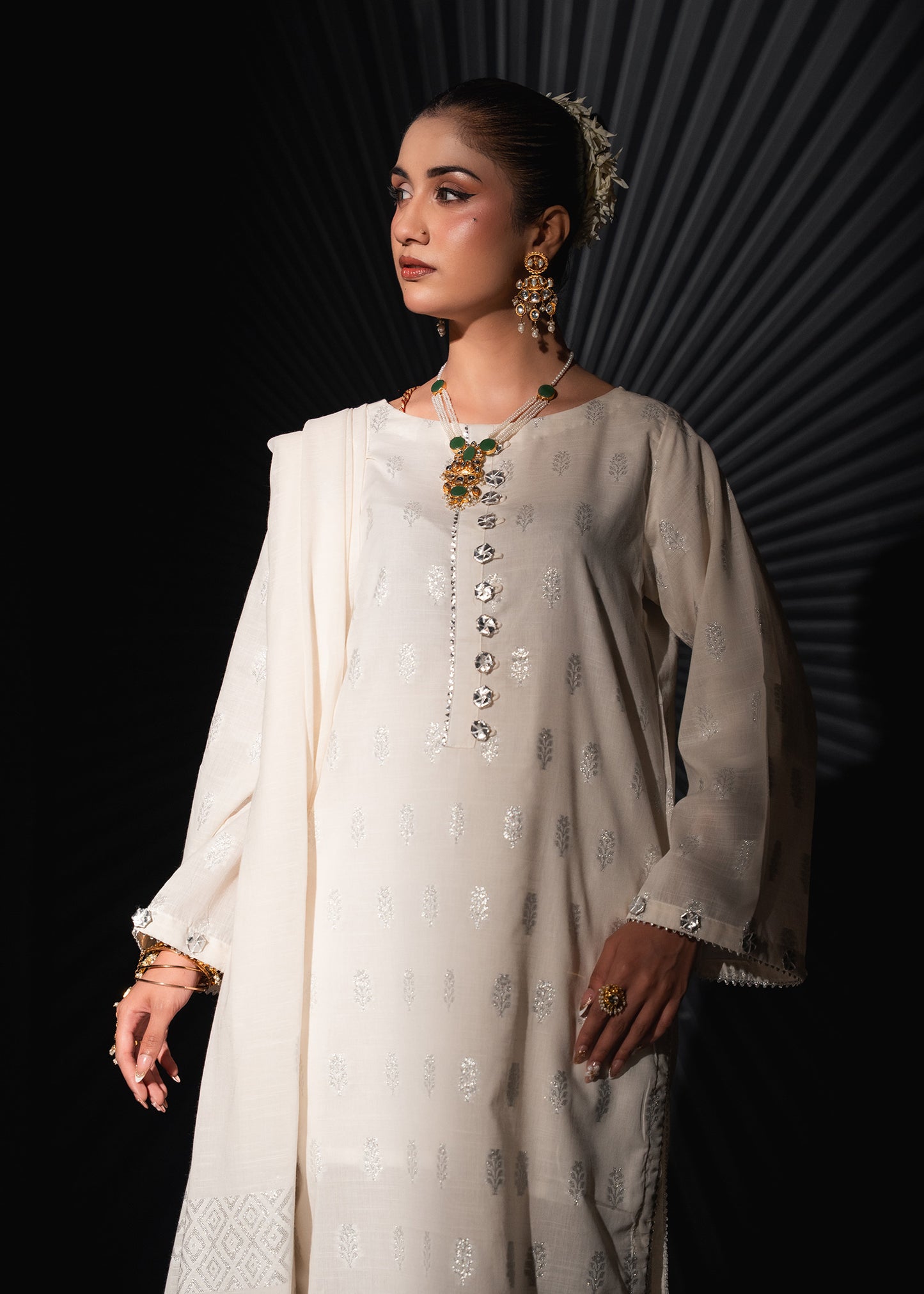 Safa-e-Noor – Silver Jacquard Three-Piece