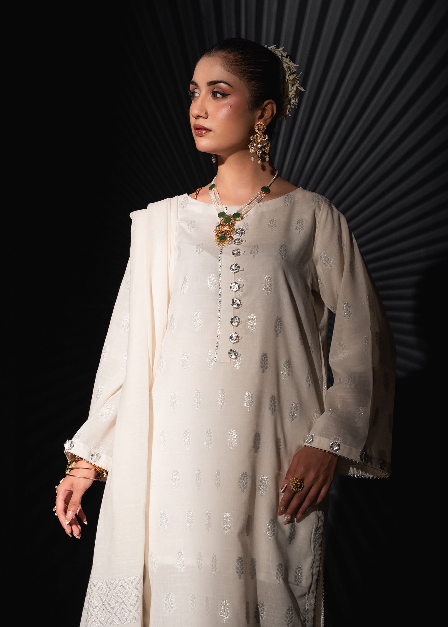 Safa-e-Noor – Silver Jacquard Three-Piece