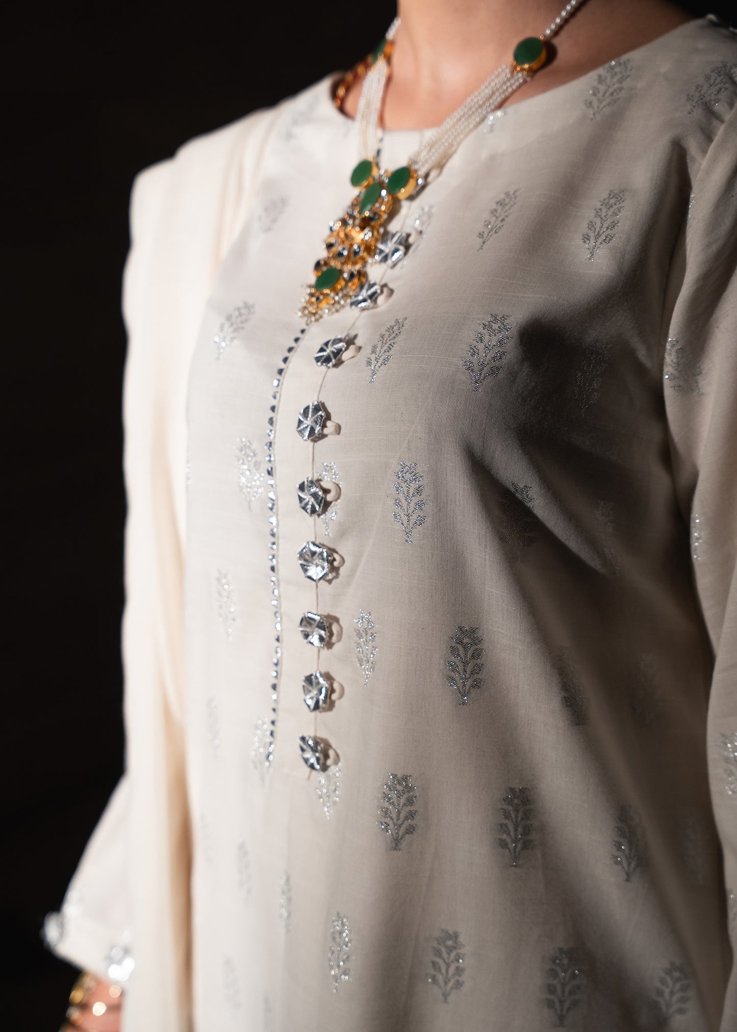 Safa-e-Noor – Silver Jacquard Three-Piece