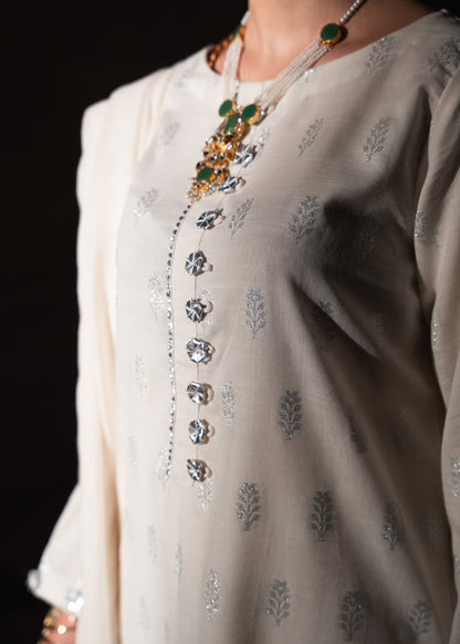 Safa-e-Noor – Silver Jacquard Three-Piece