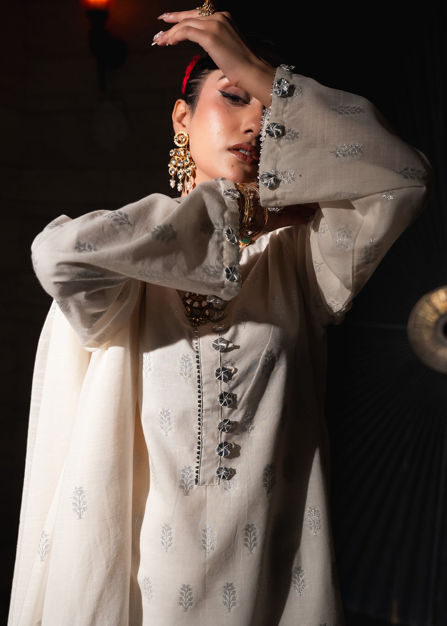 Safa-e-Noor – Silver Jacquard Three-Piece