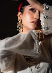 Safa-e-Noor – Silver Jacquard Three-Piece