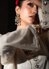 Safa-e-Noor – Silver Jacquard Three-Piece