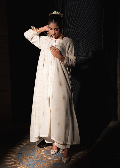 Zar-e-Noor – Golden Frock Style Jacquard Three-Piece