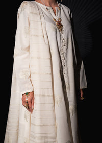 Zar-e-Noor – Golden Frock Style Jacquard Three-Piece