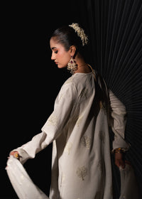 Zar-e-Noor – Golden Frock Style Jacquard Three-Piece