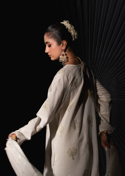 Zar-e-Noor – Golden Frock Style Jacquard Three-Piece