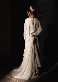 Zar-e-Noor – Golden Frock Style Jacquard Three-Piece